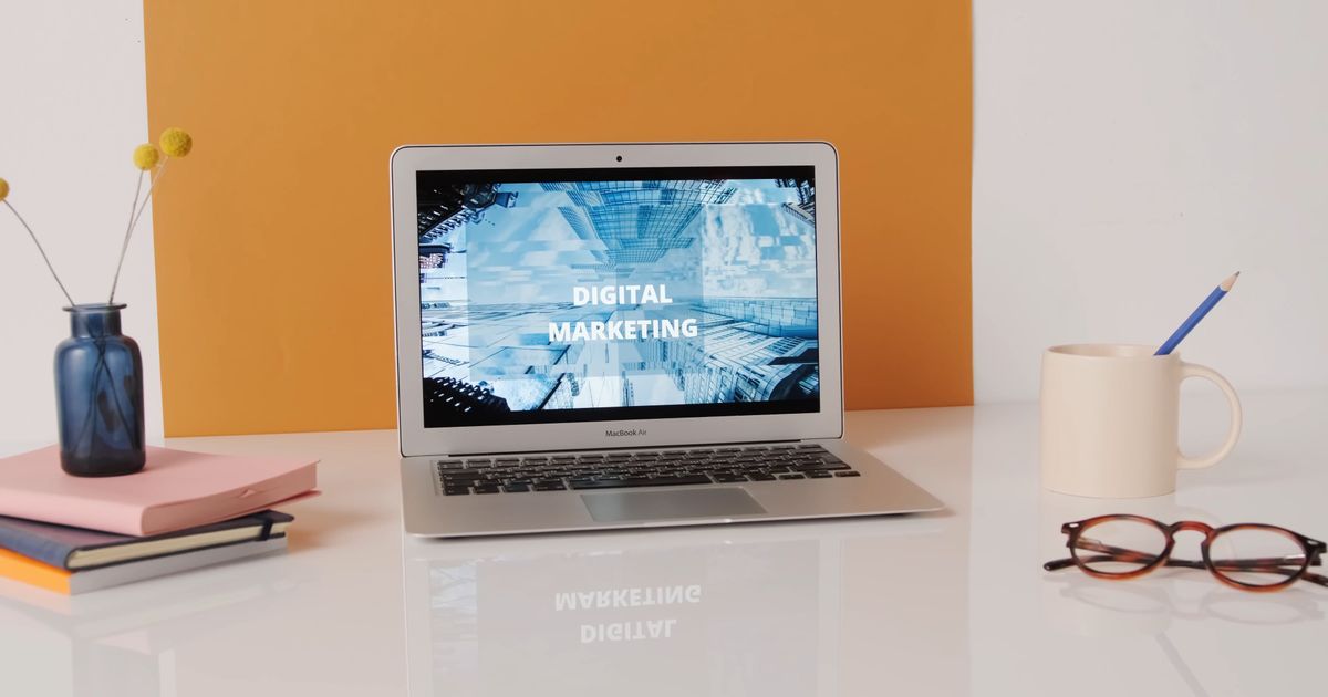 Magnetic Marketing: Build a Brand and a Lead Machine That Pull Business to You course cover
